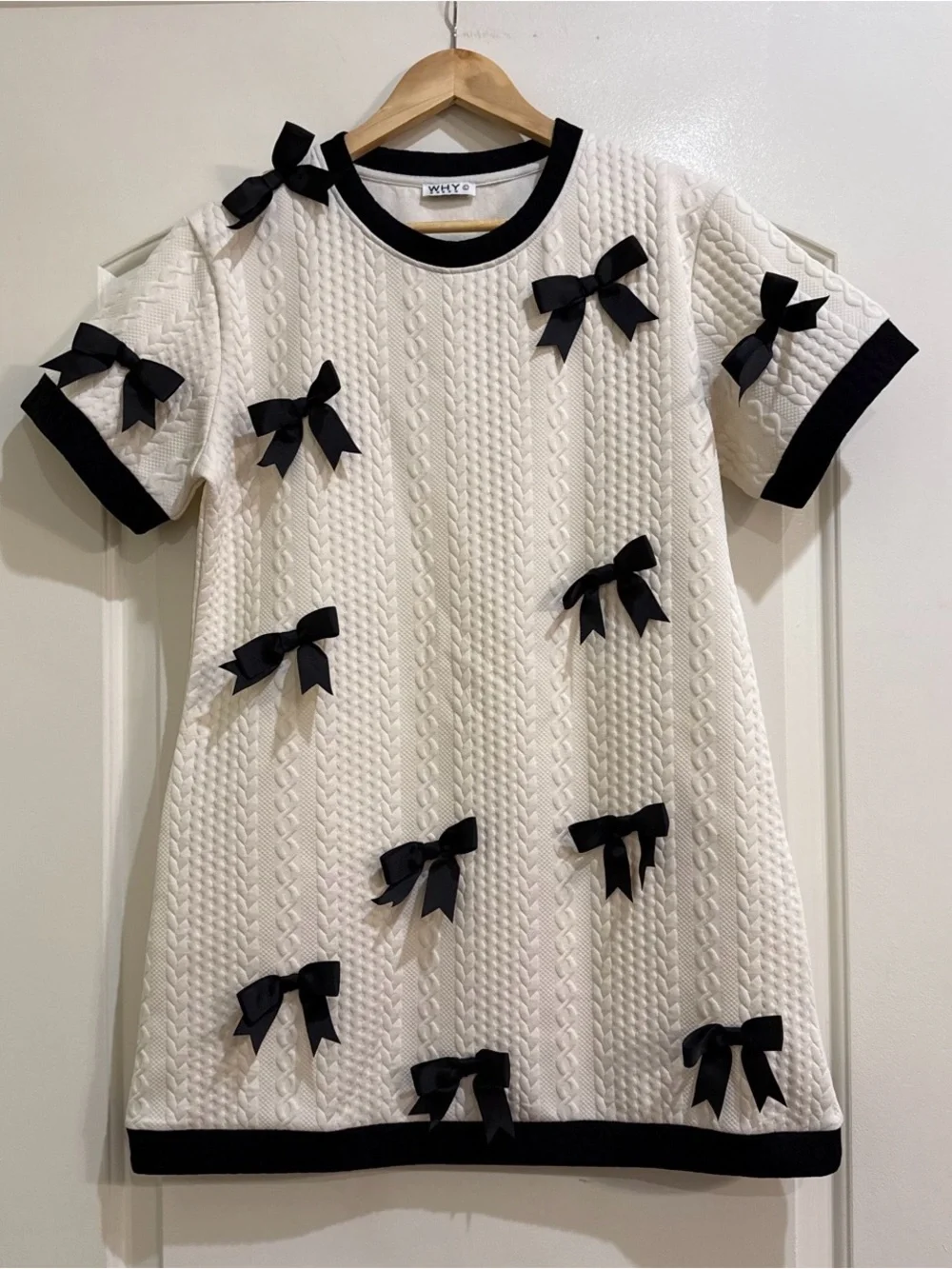 WHY Dress Women’s Textured Knit Shift Dress Short Sleeve Bow Cream & Black L